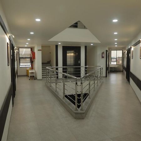 Hotel Lotus Chandrapur Buitenkant foto