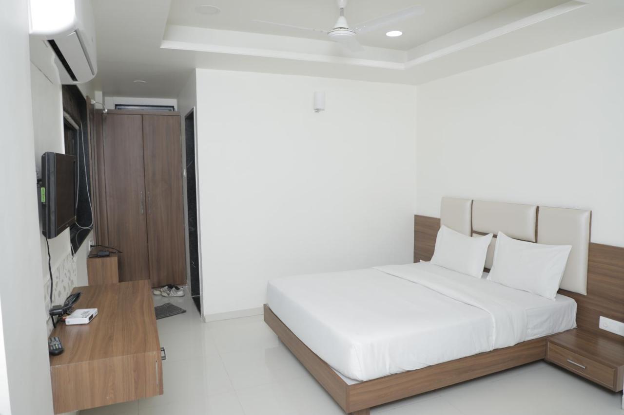Hotel Lotus Chandrapur Buitenkant foto