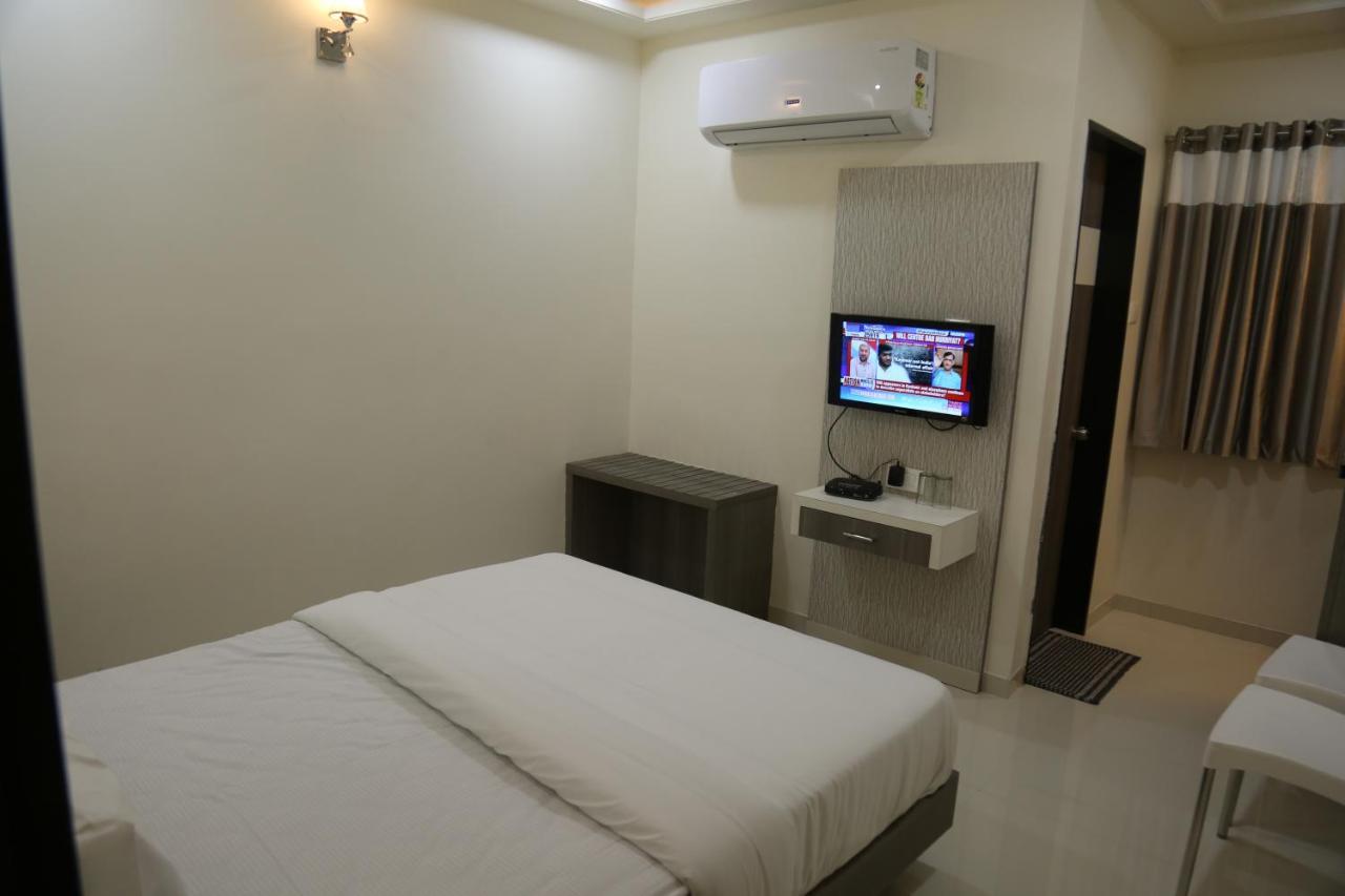 Hotel Lotus Chandrapur Buitenkant foto
