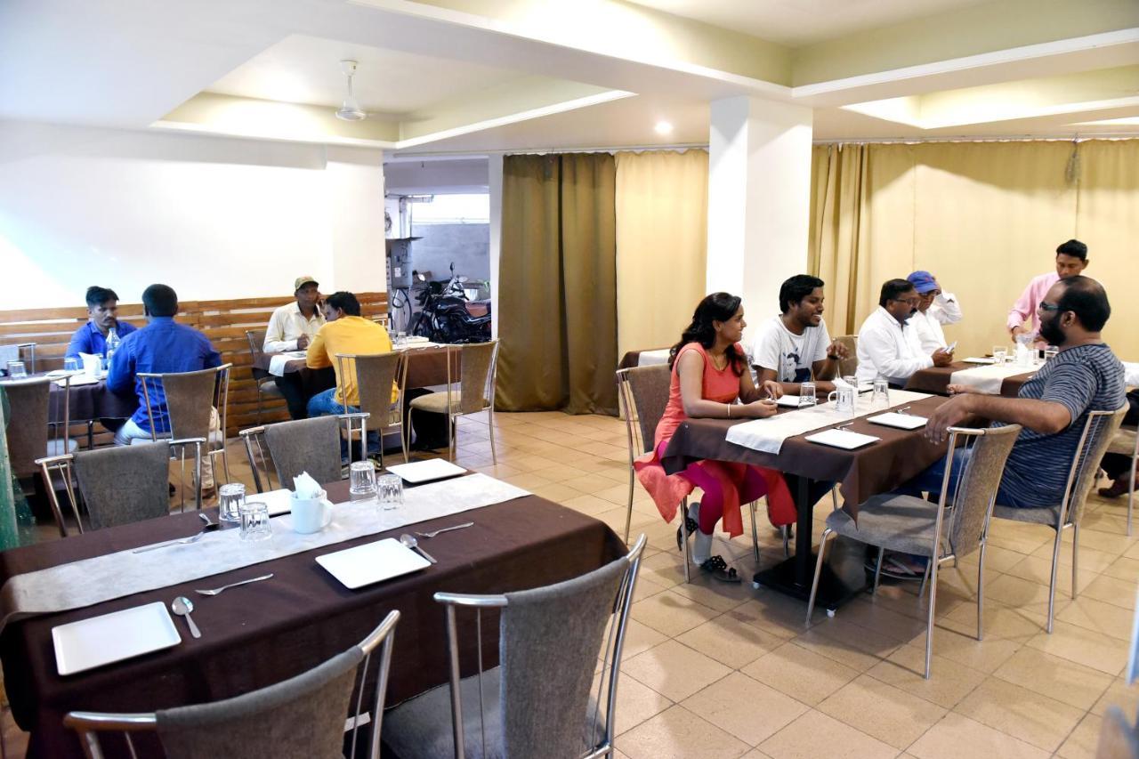 Hotel Lotus Chandrapur Buitenkant foto