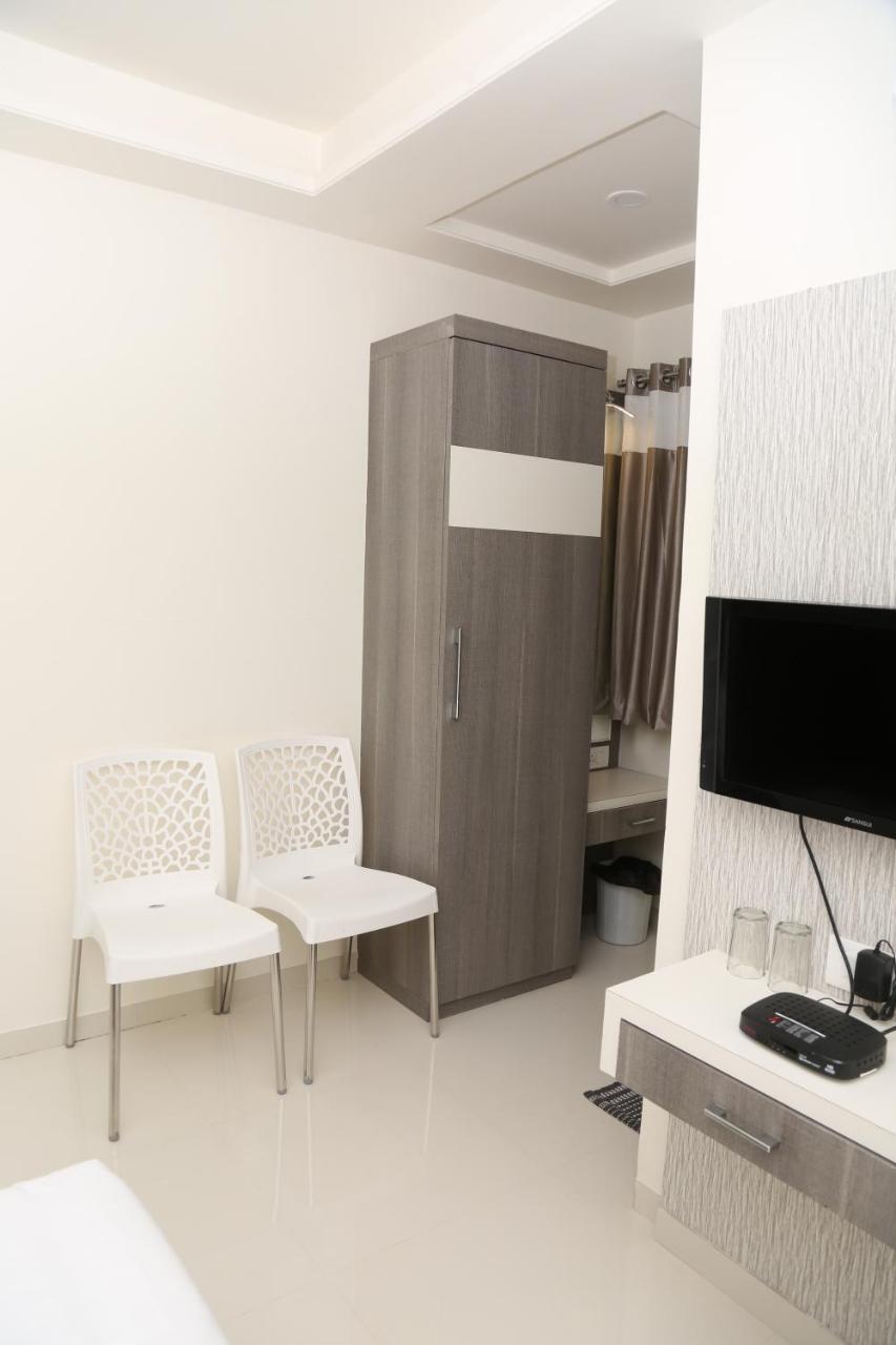 Hotel Lotus Chandrapur Buitenkant foto